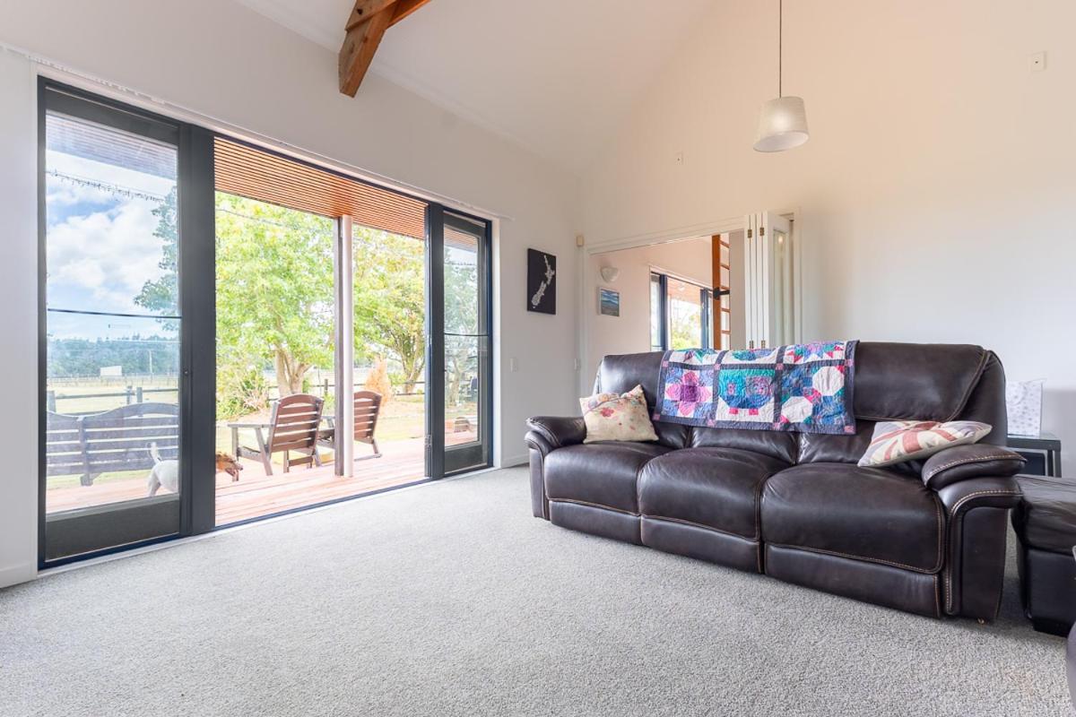 Catley Lodge B&B Farmstay Te Horo Экстерьер фото